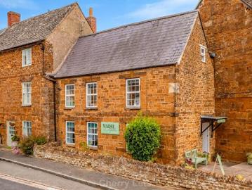 1 Bedroom Apartment To Rent In Market Place, Deddington, OX15