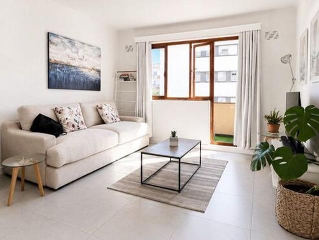 1 Bedroom apartment to rent in Sea Point, Cape Town