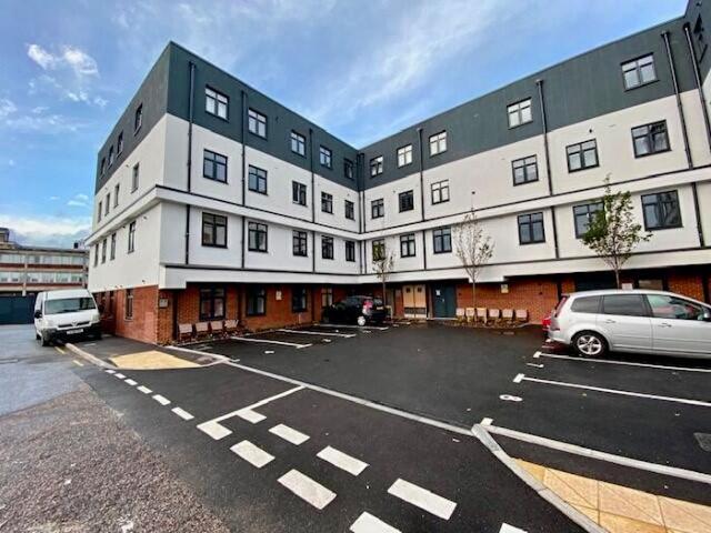 1 Bedroom Apartment To Rent In Sloane House, Aylesbury, HP20