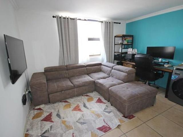 1 Bedroom apartment to rent in Wynberg, Cape Town