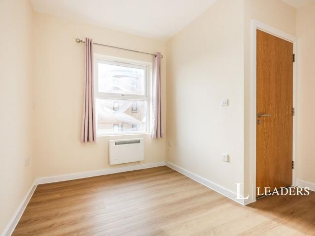 1 bedroom apartment to rent St. Peters Gardens, Marefair, Northampton, Northamptonshire, NN1