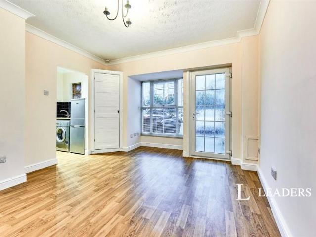 1 bedroom apartment to rent Station Road, Bishop's Stortford, Hertfordshire, CM23
