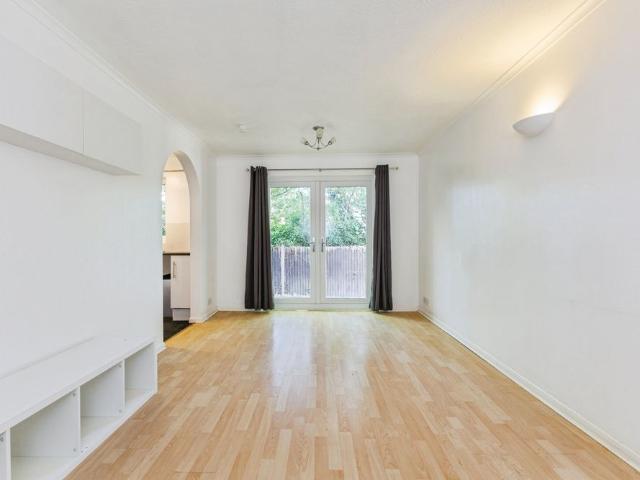 1 bedroom apartment to rent Rossignol Gardens, Carshalton, SM5