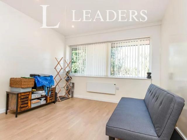 1 bedroom apartment to rent River Court, Woking, GU21