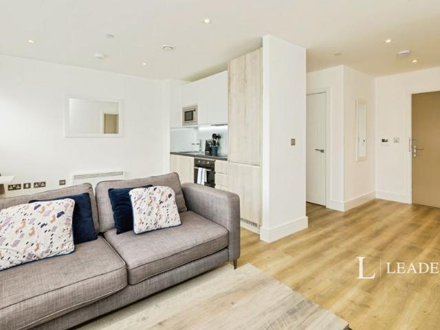 1 bedroom apartment to rent Wood Street, East Grinstead, West Sussex, RH19