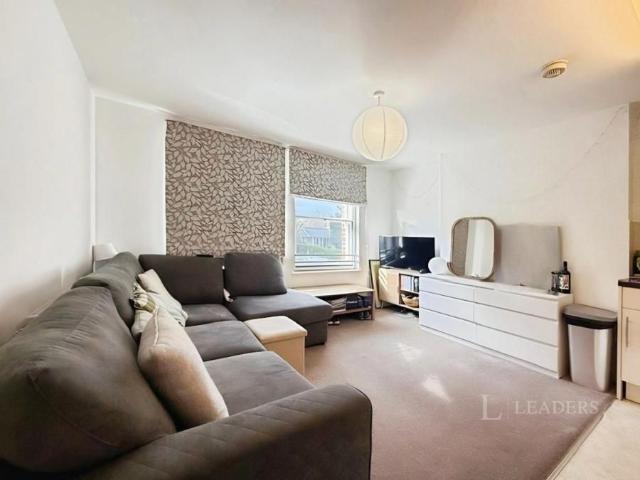 1 bedroom apartment to rent West Hill, Epsom, Surrey, KT19