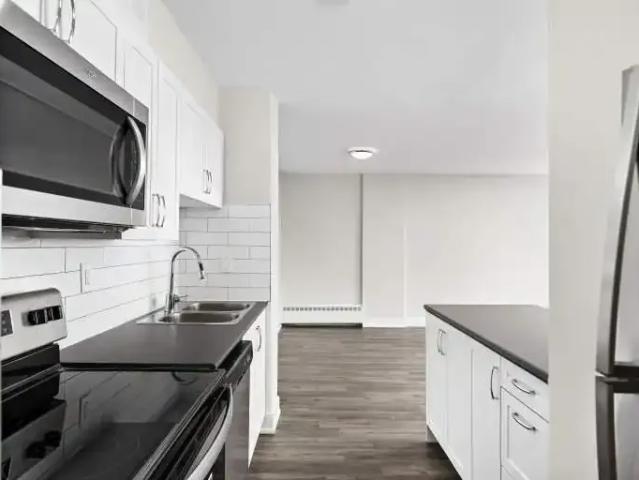 1 Bedroom Apartment Toronto ON 97702417