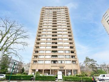 Greater Vancouver - Balcony, Swimming pool