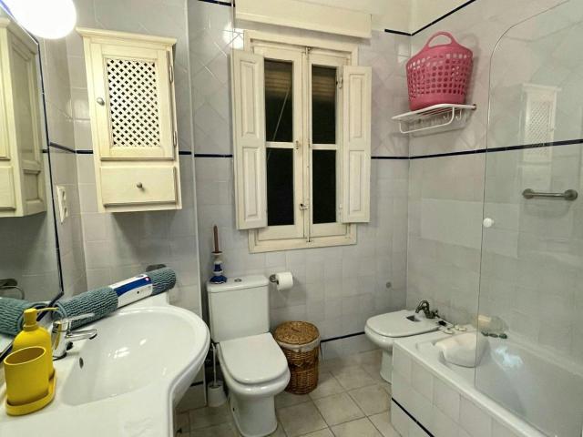 1 Bedroom Apartment with Communal Terrace in El Carmen, Valencia Amsterdam Apartments for Rent