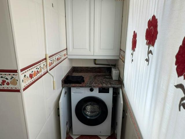 1 Bedroom Apartment with Communal Terrace in El Carmen, Valencia Amsterdam Apartments for Rent
