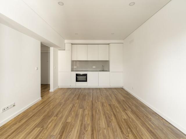 1 Bedroom Apartment with a view, Entrecampos, Lisboa