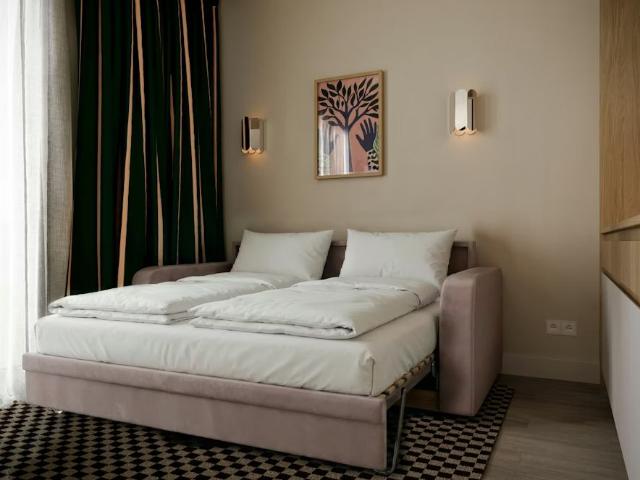 1 Bedroom Apartment with Balcony and Sofa Bed MIDSTAY, Madrid Amsterdam Apartments for Rent