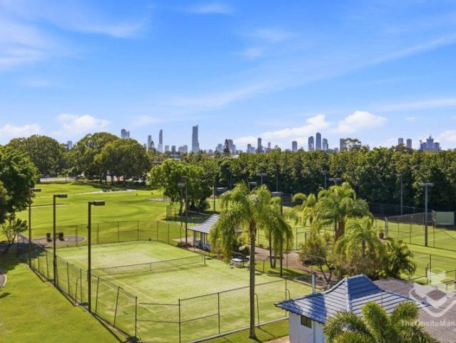 1 Bedroom Apartment with Golf Course & Skyline Views