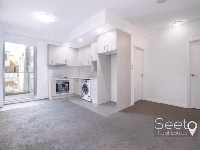 1 Bedroom Apartment With Secured Parking in A Resort Style Complex