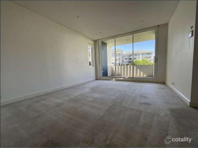 1 Bedroom apartment with study and parking