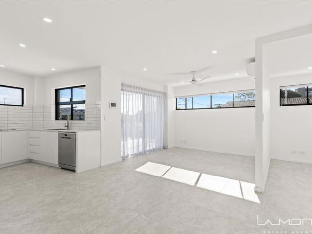1 Bedroom Apartment with Study & Undercover Parking! Located walking distance from Wynnum's vibrant esplanade