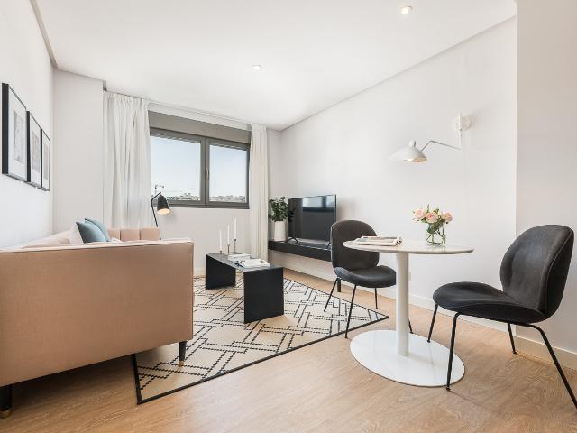 1 Bedroom apartment with pool in Sanchinarro