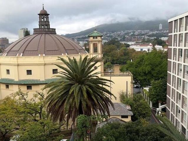 1 Bedroom bachelor apartment to rent in Cape Town City Centre