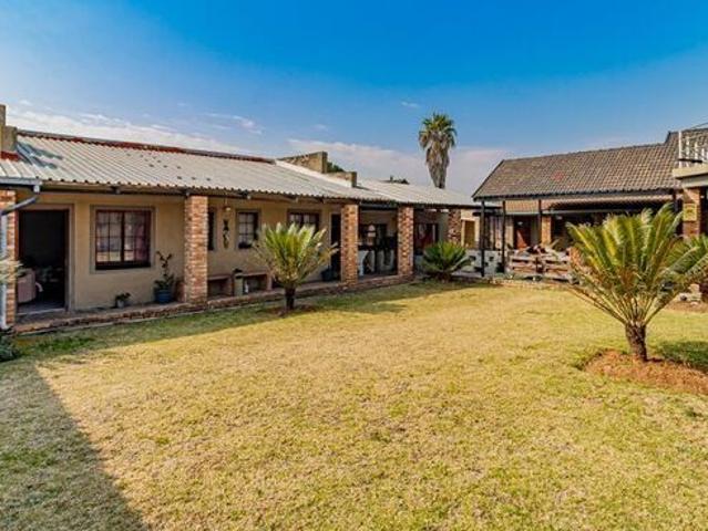 1 Bedroom bachelor apartment to rent in Edleen, Kempton Park