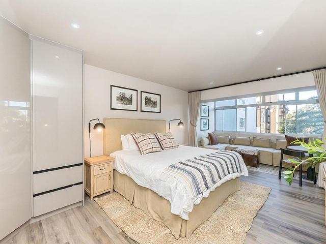 Bachelor Apartment to rent in Sea Point, Cape Town