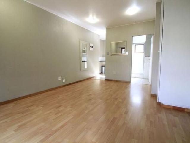 1 Bedroom bachelor apartment to rent in Paulshof, Sandton