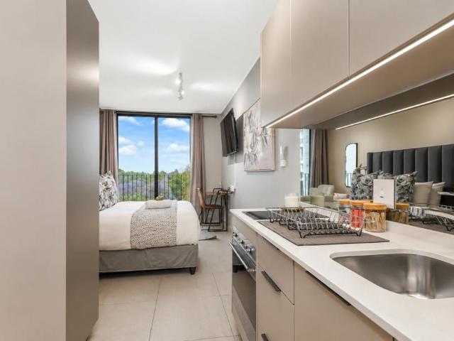 1 Bedroom bachelor apartment to rent in Rosebank, Johannesburg