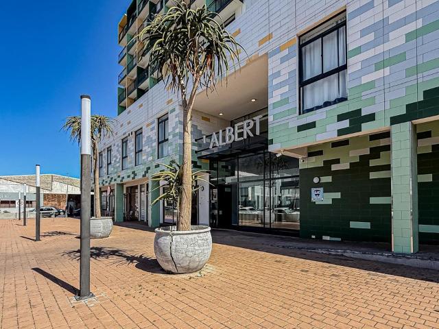 1 Bedroom bachelor apartment to rent in Woodstock, Cape Town