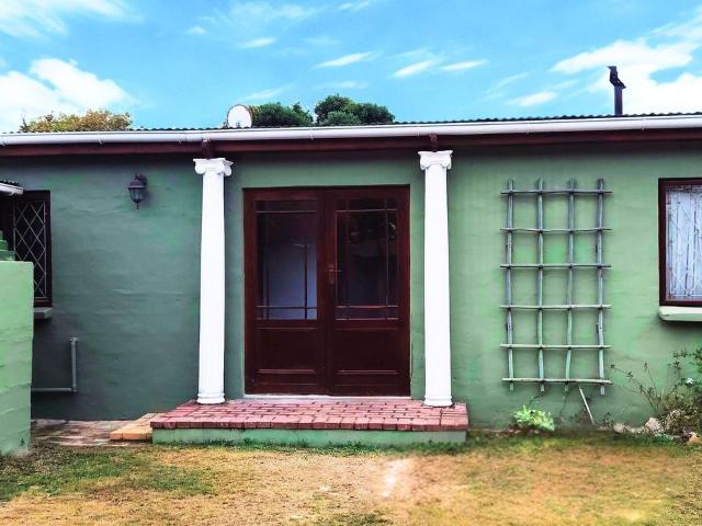 1 Bedroom bachelor apartment rented in Table View, Blouberg
