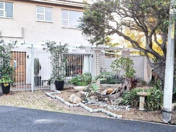 1 Bedroom bachelor flat to rent in Bergvliet, Cape Town