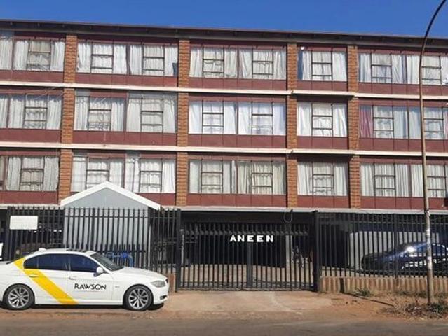 1 Bedroom bachelor flat to rent in Kempton Park Central