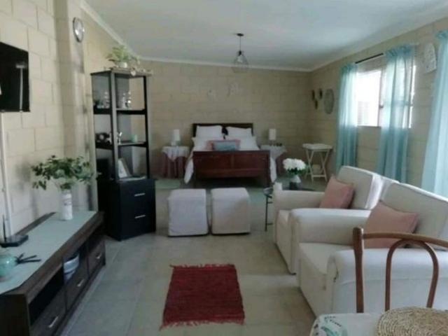 1 Bedroom bachelor flat to rent in Lorraine, Port Elizabeth