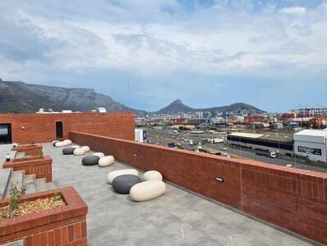 1 Bedroom bachelor flat to rent in Paarden Eiland, Cape Town