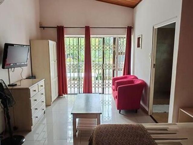 1 Bedroom bachelor flat to rent in Rondebosch, Cape Town