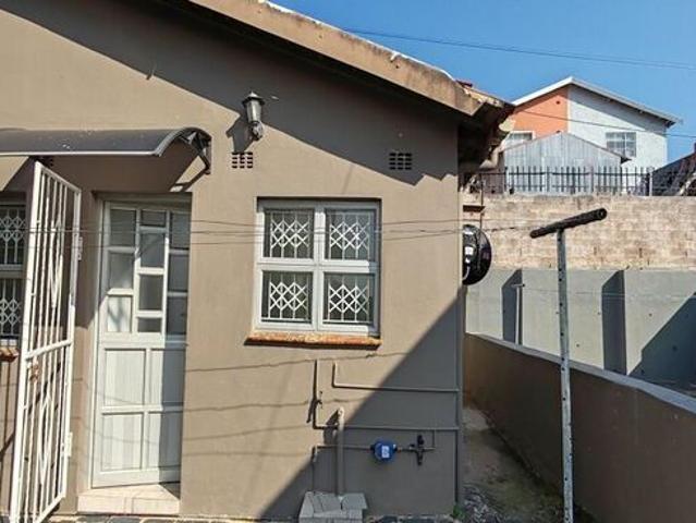1 Bedroom bachelor flat to rent in Woodhurst, Chatsworth