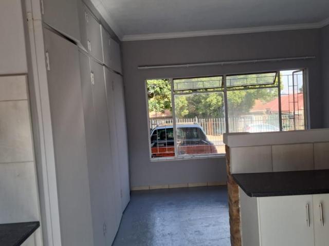 1 Bedroom bachelor to rent in Wonderboom South, Pretoria