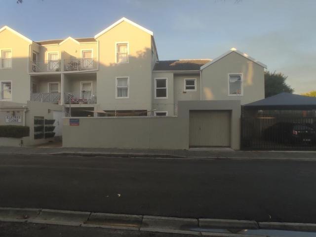 1 Bedroom bachelor to rent in Bergvliet, Cape Town