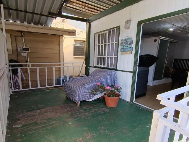 1 Bedroom bachelor to rent in Bluff, Durban