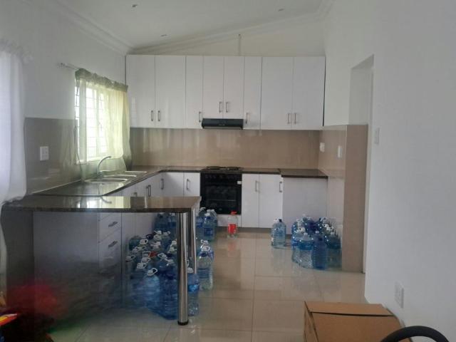 1 Bedroom bachelor to rent in Bluff, Durban