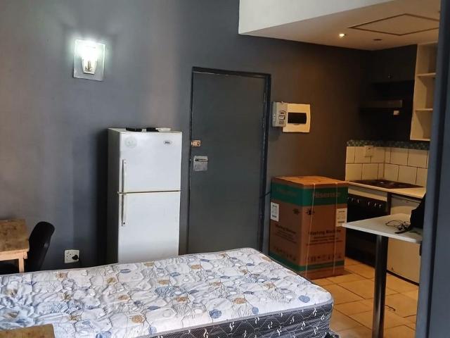 1 Bedroom bachelor to rent in Braamfontein, Johannesburg