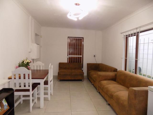 1 Bedroom bachelor to rent in Ruyterwacht, Goodwood