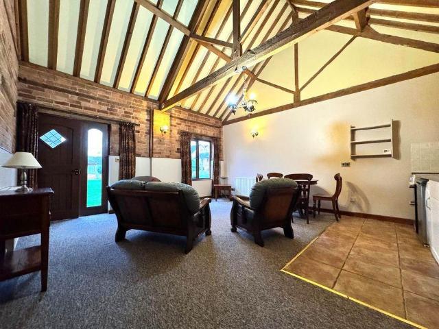 1 bedroom barn conversion to rent