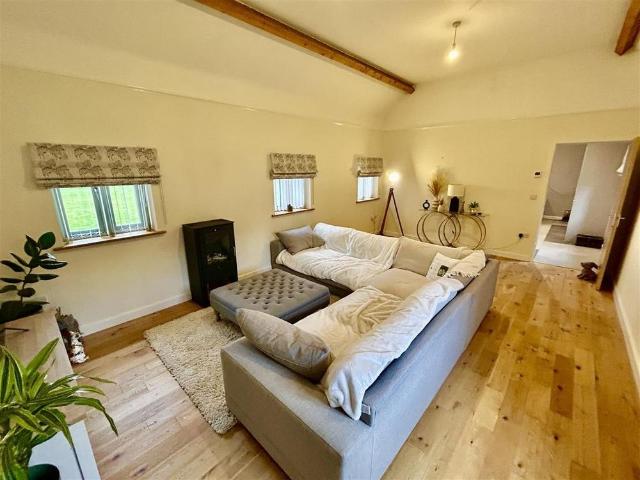 1 bedroom barn conversion to rent