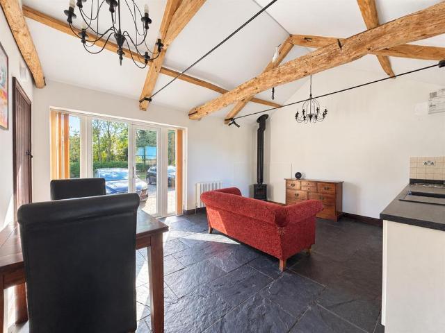 1 bedroom barn conversion to rent