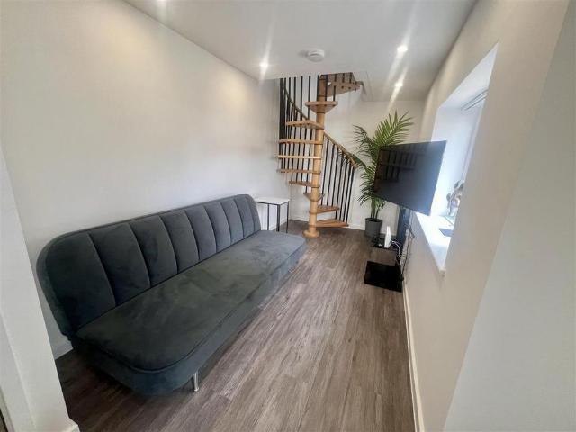 1 bedroom barn conversion to rent