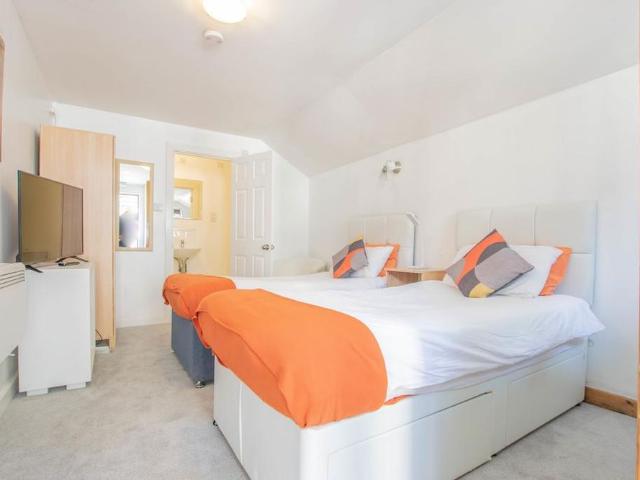 1 bedroom barn conversion to rent