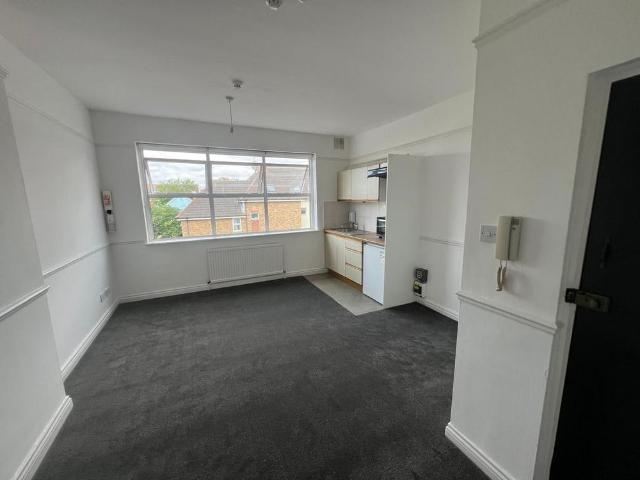 1 bedroom bedsit to rent