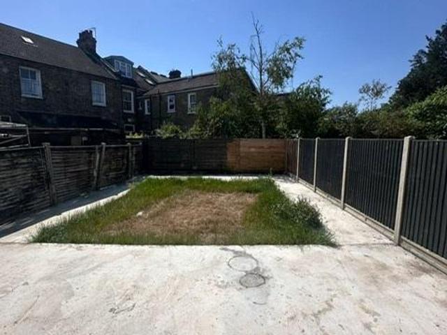 Bedsit to rent
