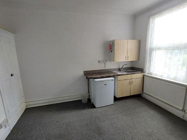 1 bedroom bedsit to rent