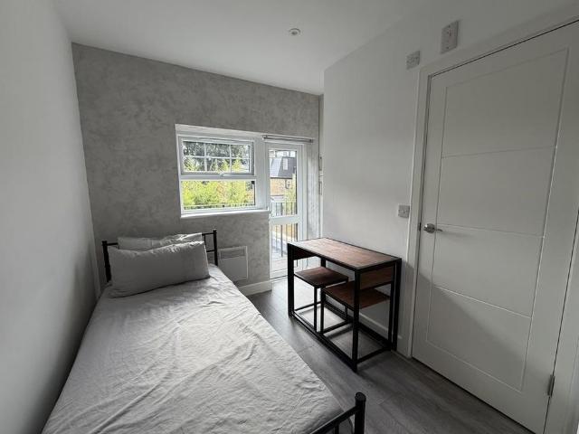 1 bedroom bedsit to rent