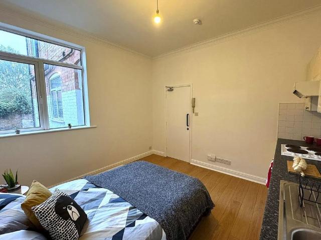 1 bedroom bedsit to rent